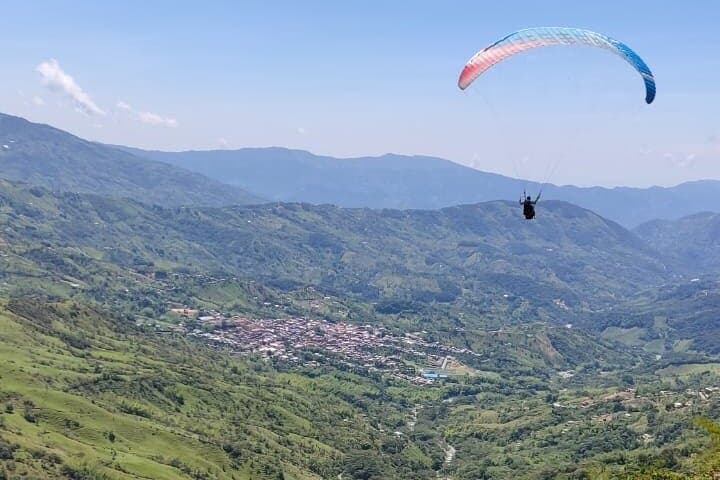 Paragliding and Waterfall Mindfulness Day Trip from Medellín to Cocorná photo 6
