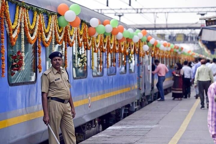 Same-Day Private Tour: Gatimaan Express to Taj Mahal & Agra Fort