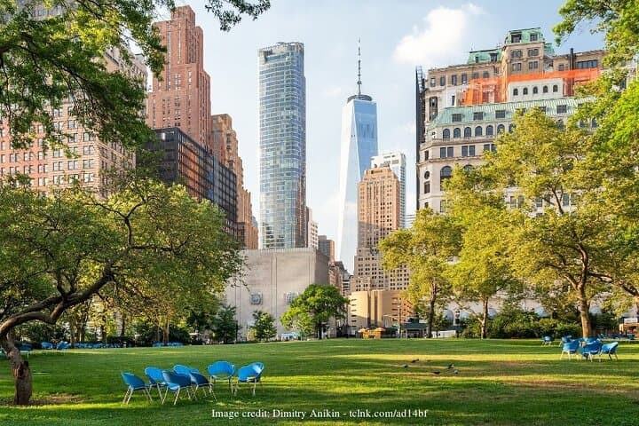 Lower Manhattan Ground Zero & 9/11 Museum: Private Private Walking Tour Guide