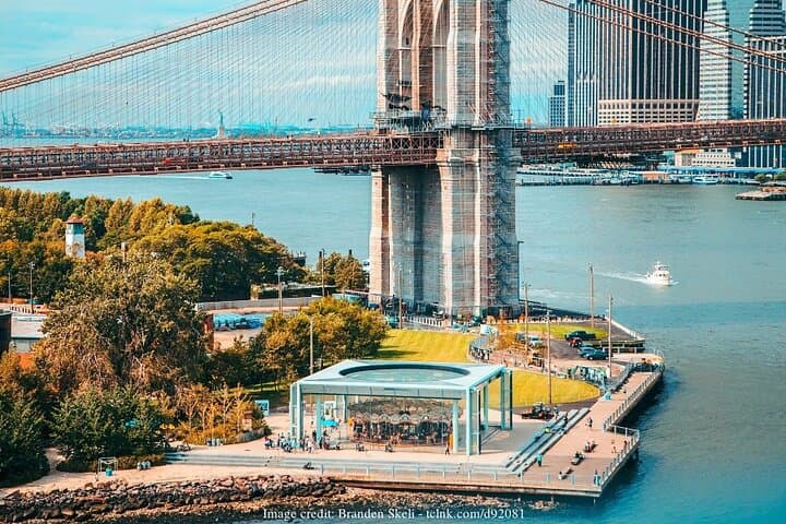 Brooklyn Bridge & DUMBO Private Half-Day Walking Tour — Iconic Views and Local Flavors photo 3