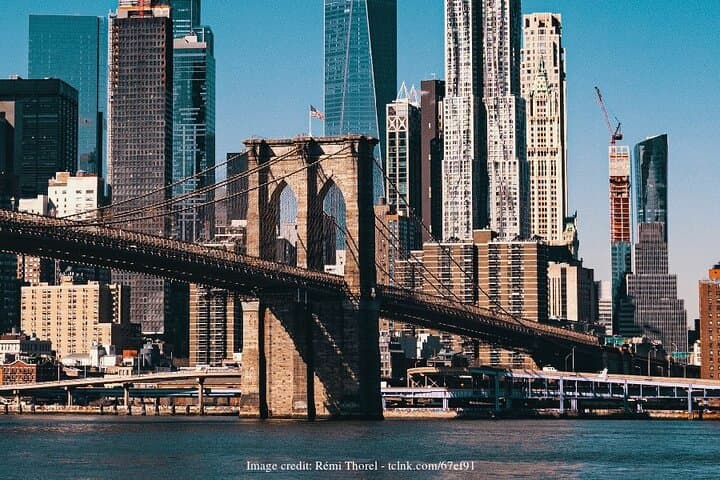 Brooklyn Bridge & DUMBO Private Half-Day Walking Tour — Iconic Views and Local Flavors