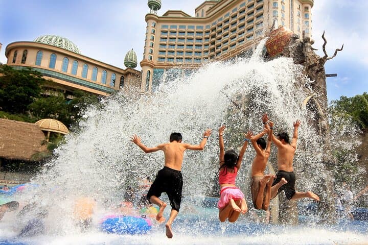 Sunway Lagoon Day Trip from Kuala Lumpur: Explore All 5 Parks in One Visit
