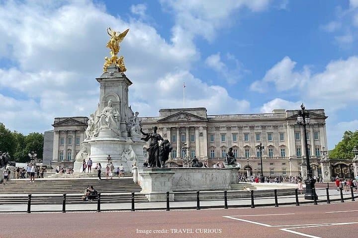 London in a Day: Private Walking Tour with Thames River Bus and London Eye photo 1