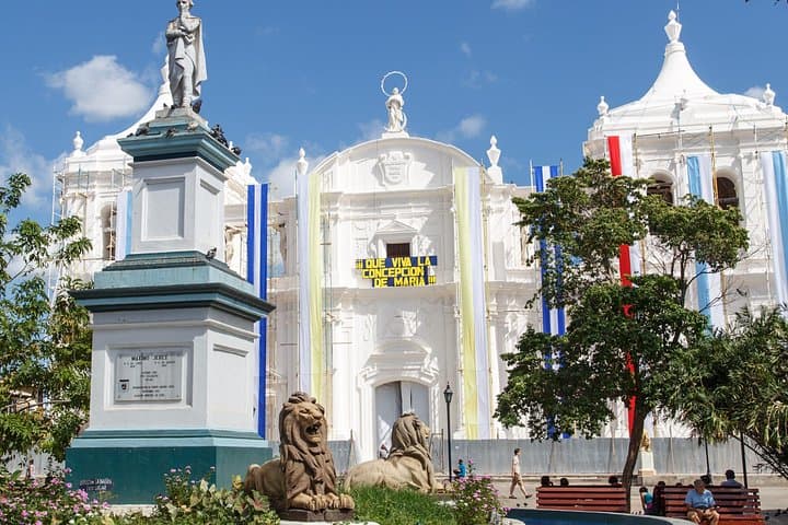 8-Day Nicaragua Tour — Colonial Cities, Active Volcanoes & Selva Negra Coffee photo 2
