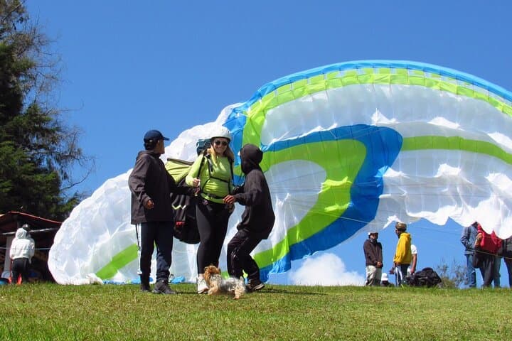 Paragliding Over Medellín: Tandem Flights From the Mountains photo 3