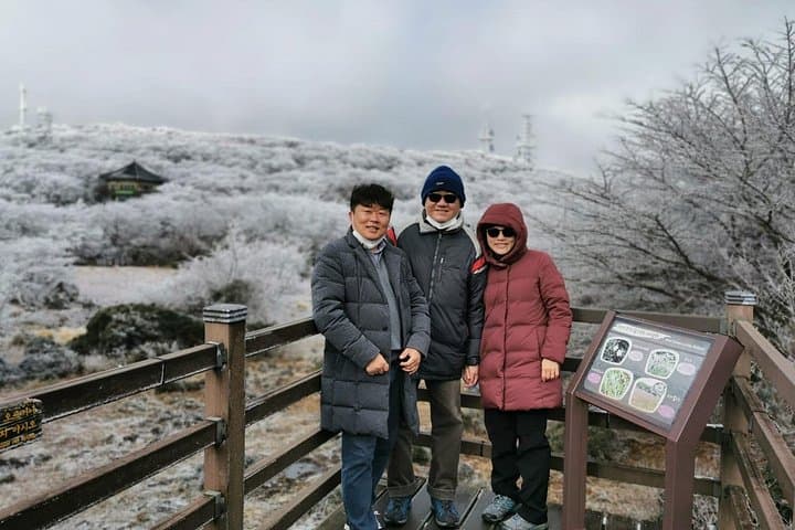 Private Romantic Jeju Island Full-Day Tour for Couples — Customizable Coastal & Cultural Drive photo 2