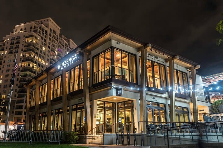Fort Lauderdale Ghosts, Boos & Booze: Downtown Haunted Pub Crawl and Walking Tour photo 2