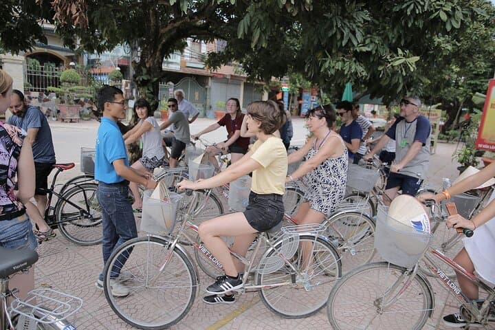Ninh Binh Full-Day: Hoa Lu, Trang An Boat Ride & Mua Cave Viewpoint photo 6
