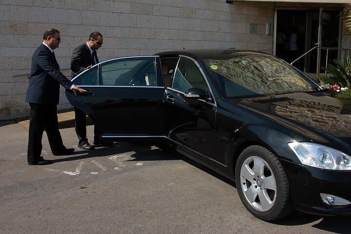 LAX Private Airport Transfer — Seamless One-Way Ride Between LAX and Los Angeles photo 3