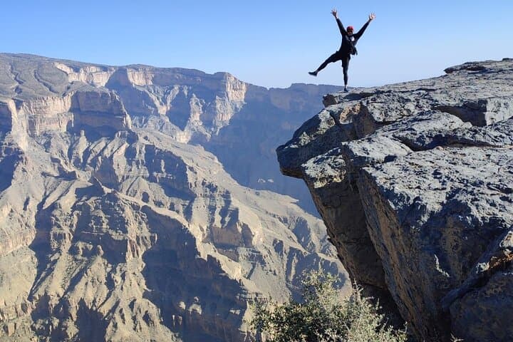 Balcony Walk to Jebel Shams: Full-Day Guided Hike from Muscat