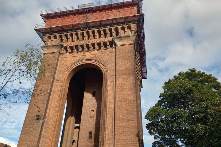 Colchester Historic Walking Tour: Castle, Civil War Sites & Local Stories photo 4