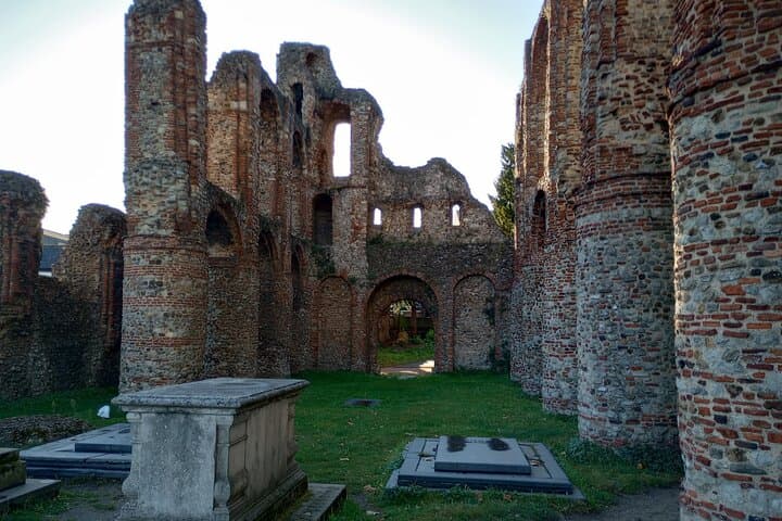 Colchester Historic Walking Tour: Castle, Civil War Sites & Local Stories photo 5