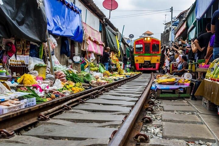 Bangkok Private Tour: Damnoen Saduak Floating Market & Maeklong Railway Market photo 2