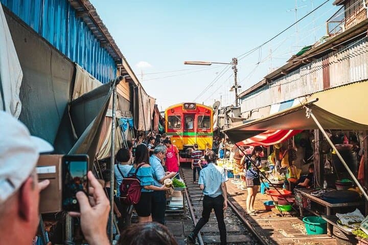 Bangkok Private Tour: Damnoen Saduak Floating Market & Maeklong Railway Market photo 5