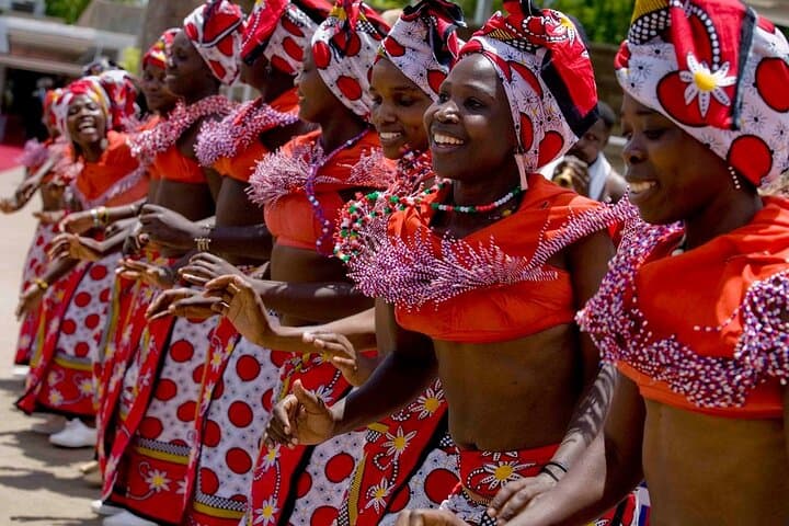 Nairobi Layover: Feed Rothschild Giraffes and Watch a Bomas Cultural Dance Show