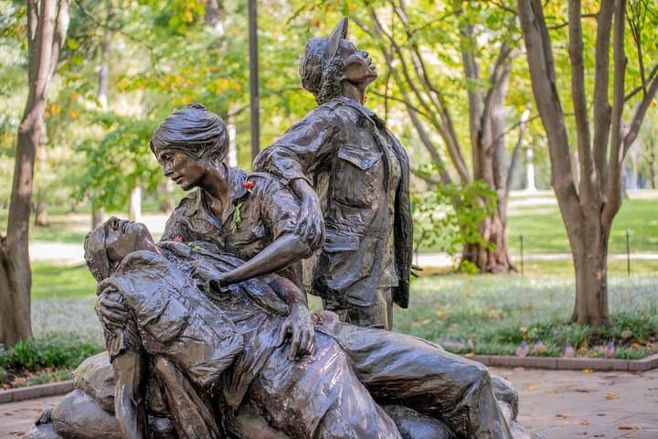 National Mall Small-Group Monuments Walking Tour: Navy, WWII & Lincoln photo 6
