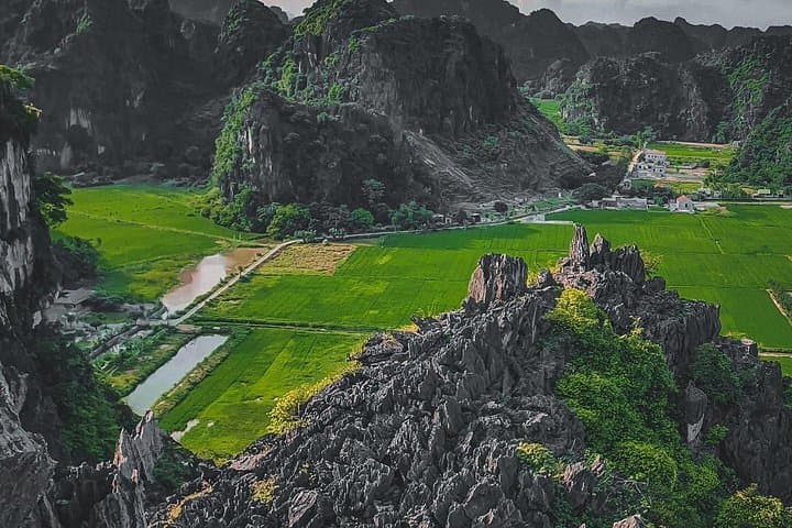 Hanoi to Ninh Binh: Trang An Boat Tour, Hoa Lu History & Mua Cave Hike photo 1