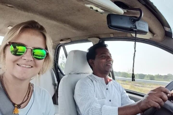 Stress-Free Private Transfer: New Delhi to Agra by Private AC Car
