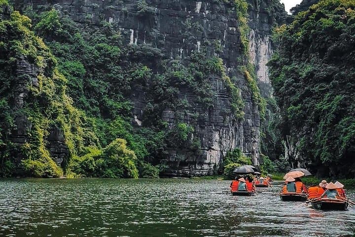 Hanoi to Ninh Binh: Trang An Boat Tour, Hoa Lu History & Mua Cave Hike photo 3