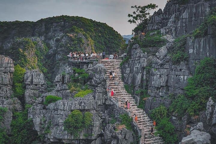 Hanoi to Ninh Binh: Trang An Boat Tour, Hoa Lu History & Mua Cave Hike photo 4