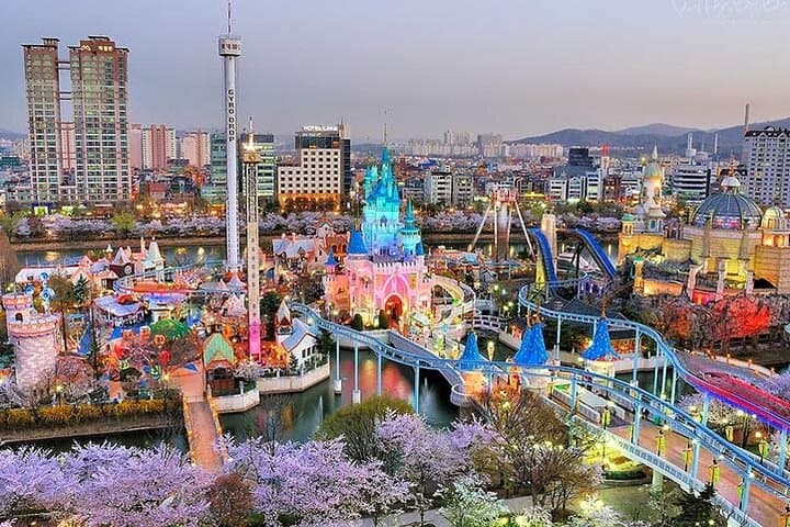 Seoul All-Inclusive Lotte World, Tower & Aquarium Private Tour photo 2