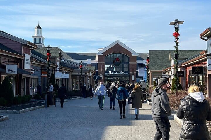 Private Black SUV to Woodbury Common — 7-Hour Luxury Shopping Transfer from NYC photo 2