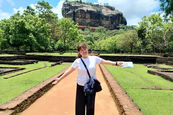 Sigiriya Rock Private Day Trip from Colombo: Climb the UNESCO Lion Rock & Dambulla Caves