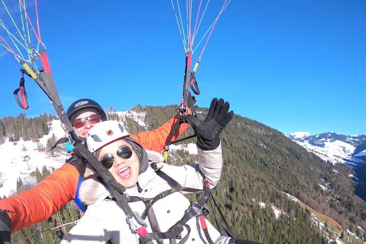 Tandem Paragliding Interlaken: Beatenberg to Höhematte Top Flight photo 3