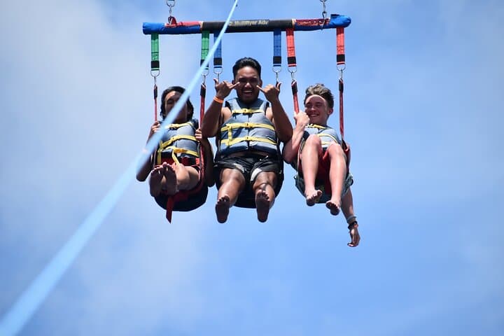 Parasailing Over Waikiki: Diamond Head Aerial Views & Boat Launch photo 4
