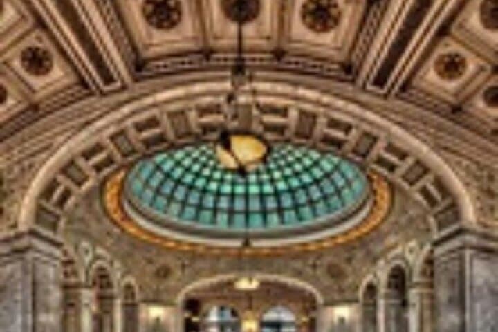 Downtown Chicago Architectural & Historical Private Walking Tour photo 5