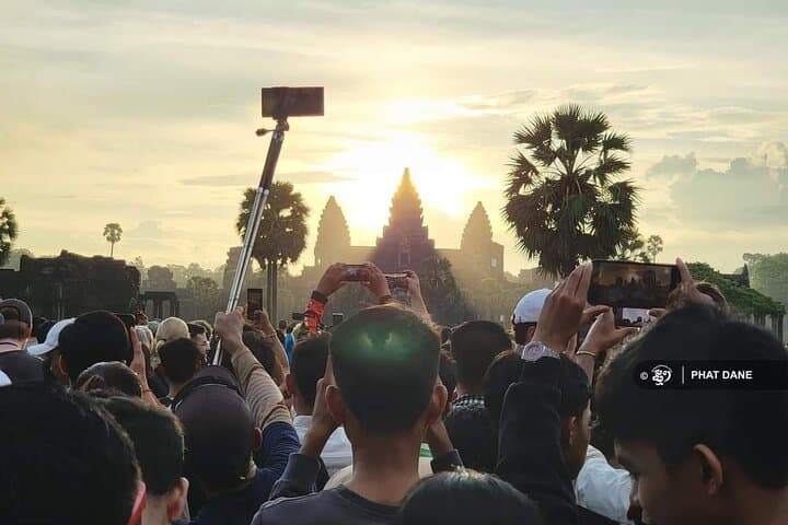 Private Angkor Sunrise Guided Tour — Angkor Wat Sunrise, Bayon & Ta Prohm (7 hrs) photo 3