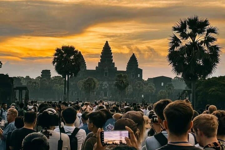Private Angkor Sunrise Guided Tour — Angkor Wat Sunrise, Bayon & Ta Prohm (7 hrs) photo 2