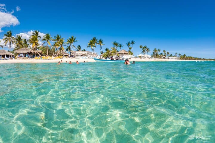 Private Catalina Island Speedboat Tour: Snorkel The Wall & Beach Lunch from Bayahibe