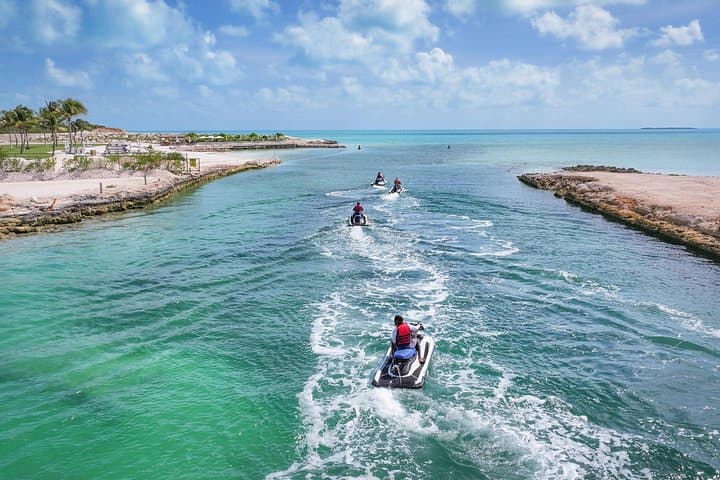 Jet Ski Adventure in Turks and Caicos: Explore La Famille Wreck & Hidden Cays photo 4