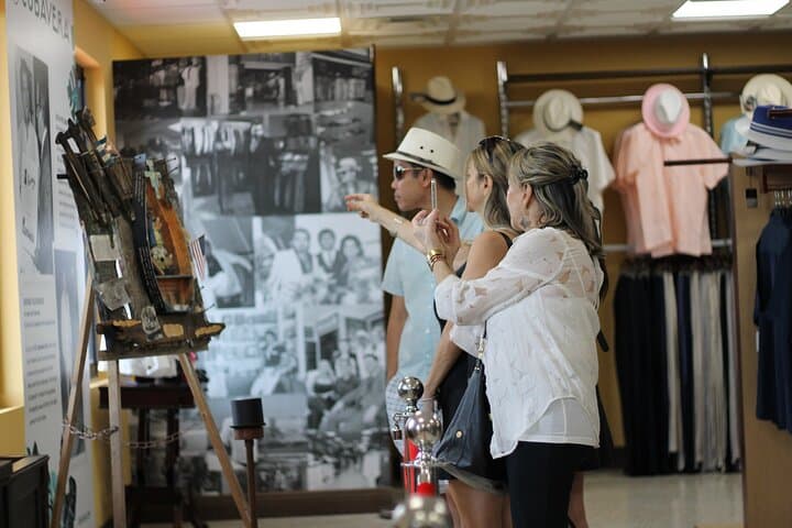 Little Havana Walking Experience: Classic Cars, Cafecito & Cigar Craft in 75 Minutes