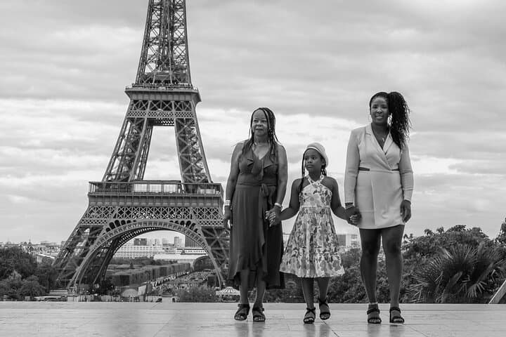 Private Eiffel Tower Photoshoot: Paris Lifestyle Session on the Seine photo 6