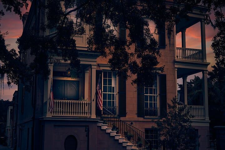 Sixth Sense Savannah Ghost Tour: Haunted Walking Tour Through Historic Squares photo 2