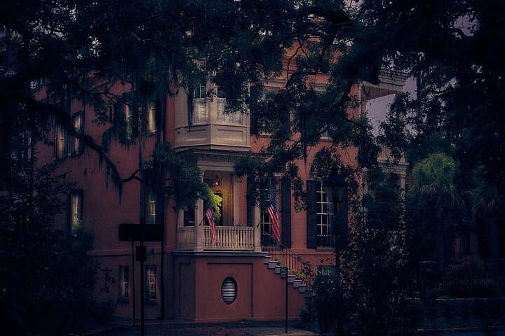Sixth Sense Savannah Ghost Tour: Haunted Walking Tour Through Historic Squares photo 6