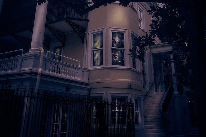 Sixth Sense Savannah Ghost Tour: Haunted Walking Tour Through Historic Squares photo 4
