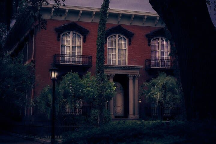 Sixth Sense Savannah Ghost Tour: Haunted Walking Tour Through Historic Squares