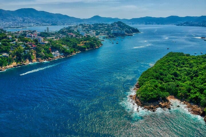 La Roqueta Island Beginner Scuba: Half-Day Dive & Acapulco City Tour
