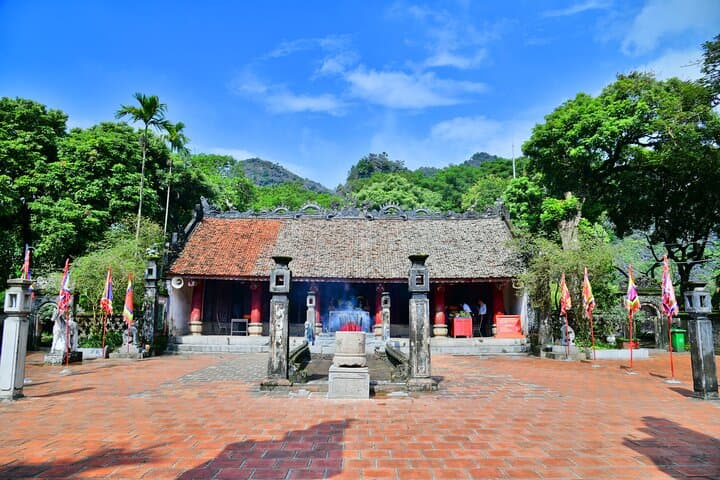 Full-Day Ninh Binh: Tam Coc Sampan, Mua Cave Hike & Hoa Lu from Hanoi photo 4