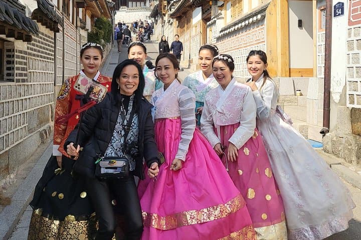 Hanbok Walking Tour Through Bukchon and Changdeok Palace — Seoul's Royal Streets photo 3