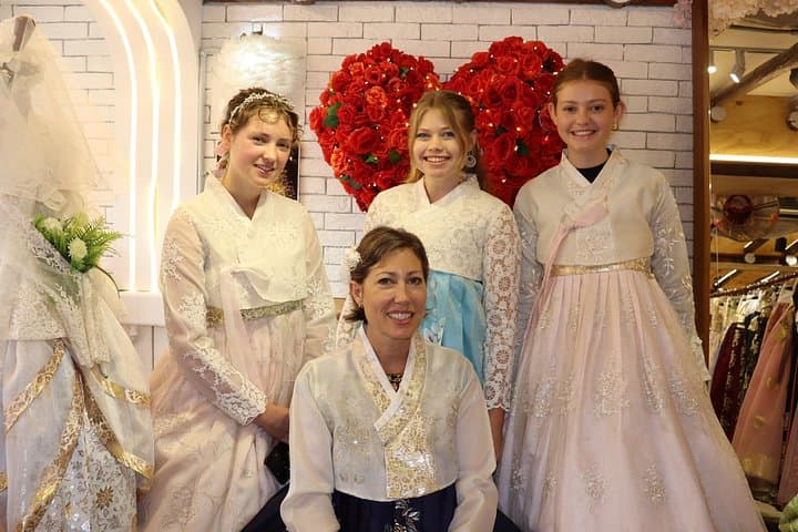 Hanbok Walking Tour Through Bukchon and Changdeok Palace — Seoul's Royal Streets photo 2
