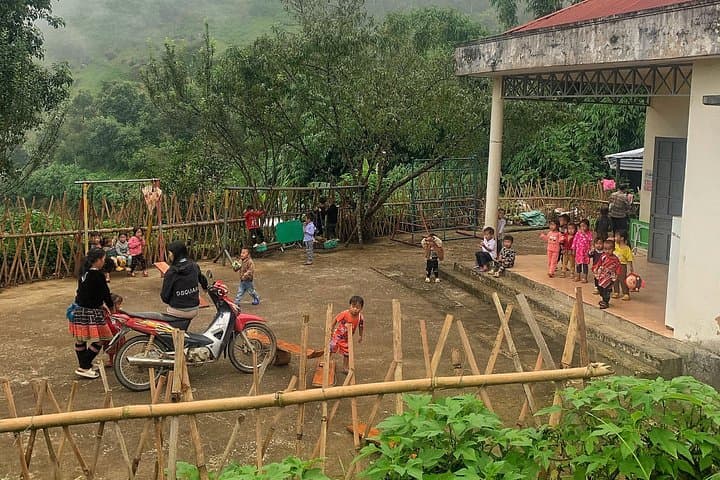 San Thang Market, Pu Sam Cap Cave & Hmong Village: 2-Day Sapa Cultural Tour photo 4
