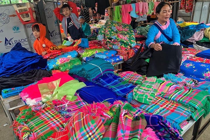 San Thang Market, Pu Sam Cap Cave & Hmong Village: 2-Day Sapa Cultural Tour photo 3