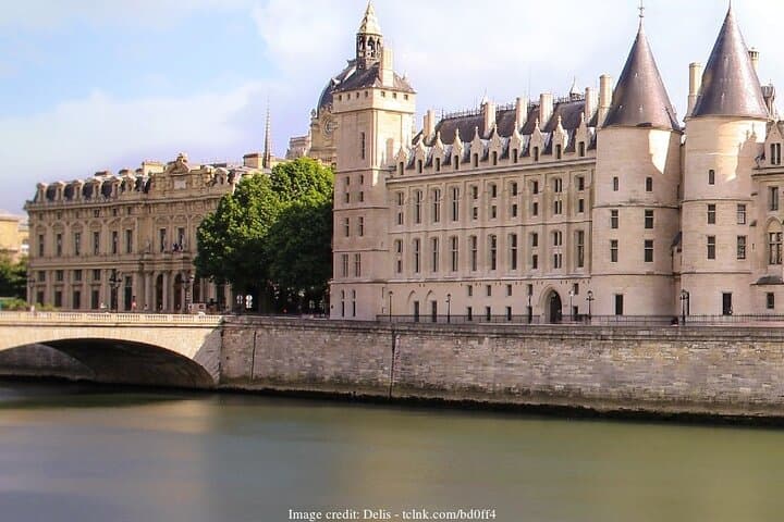 Private Half-Day Paris Highlights Walking Tour: Notre-Dame, Sainte-Chapelle & Latin Quarter photo 4