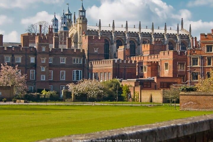 Private Full-Day Walking Tour of Windsor Castle and Eton photo 6