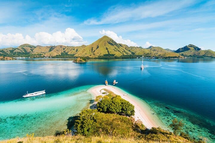 Komodo Private Shore Tour from Labuan Bajo: Padar, Pink Beach & Manta Encounters photo 1