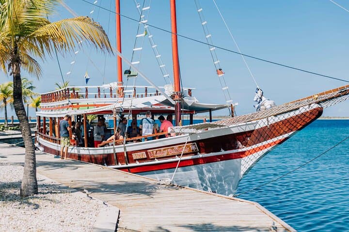 Bella Brunch on Lady Bellaïs — Bonaire Snorkel Cruise with Rope Swing photo 1
